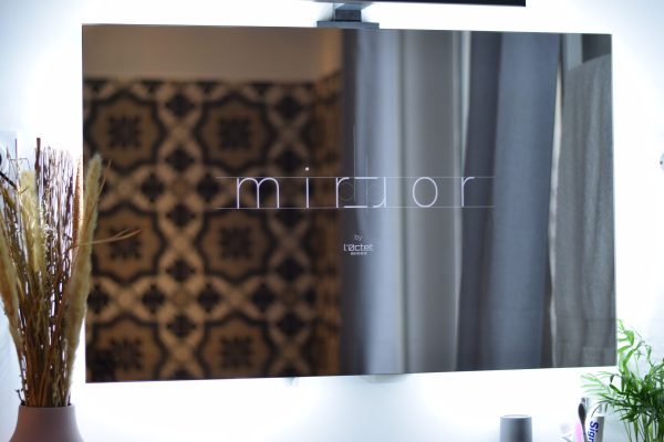 mirror by l'Octet - smart mirror